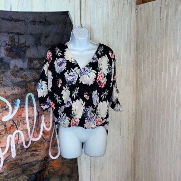 BCX. Floral high/low blouse with v-neck. Size XS. - Picture 1 of 11